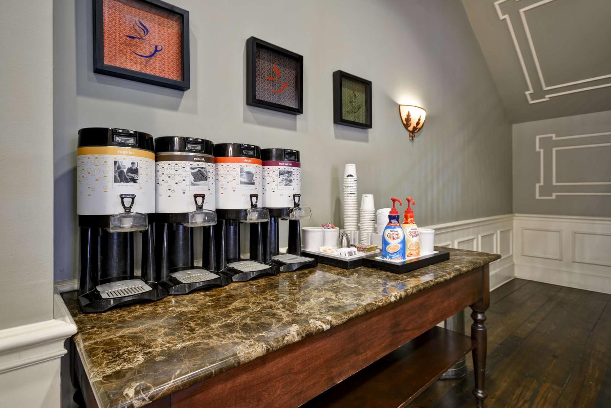Hampton Inn & Suites Savannah Historic District Екстер'єр фото