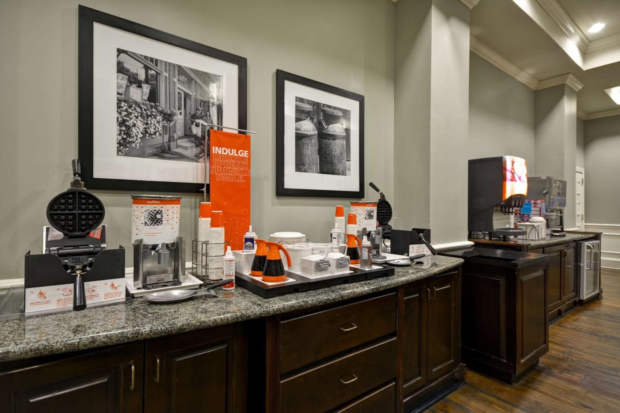 Hampton Inn & Suites Savannah Historic District Екстер'єр фото
