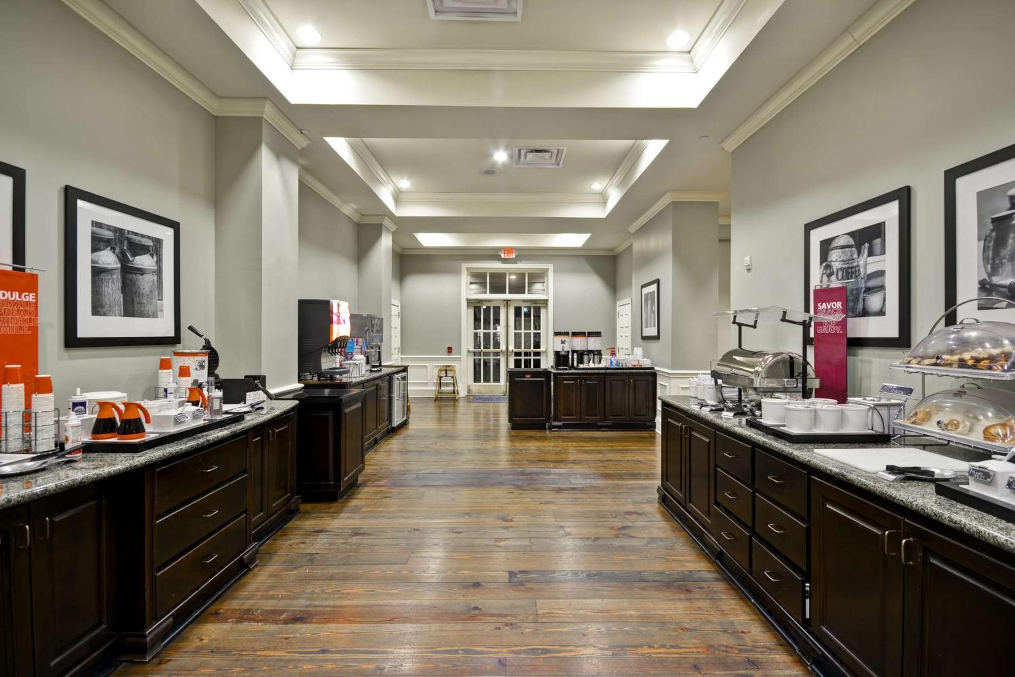 Hampton Inn & Suites Savannah Historic District Екстер'єр фото